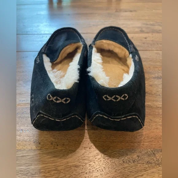 UGG women’s Ansley moccasins - Picture 2 of 5